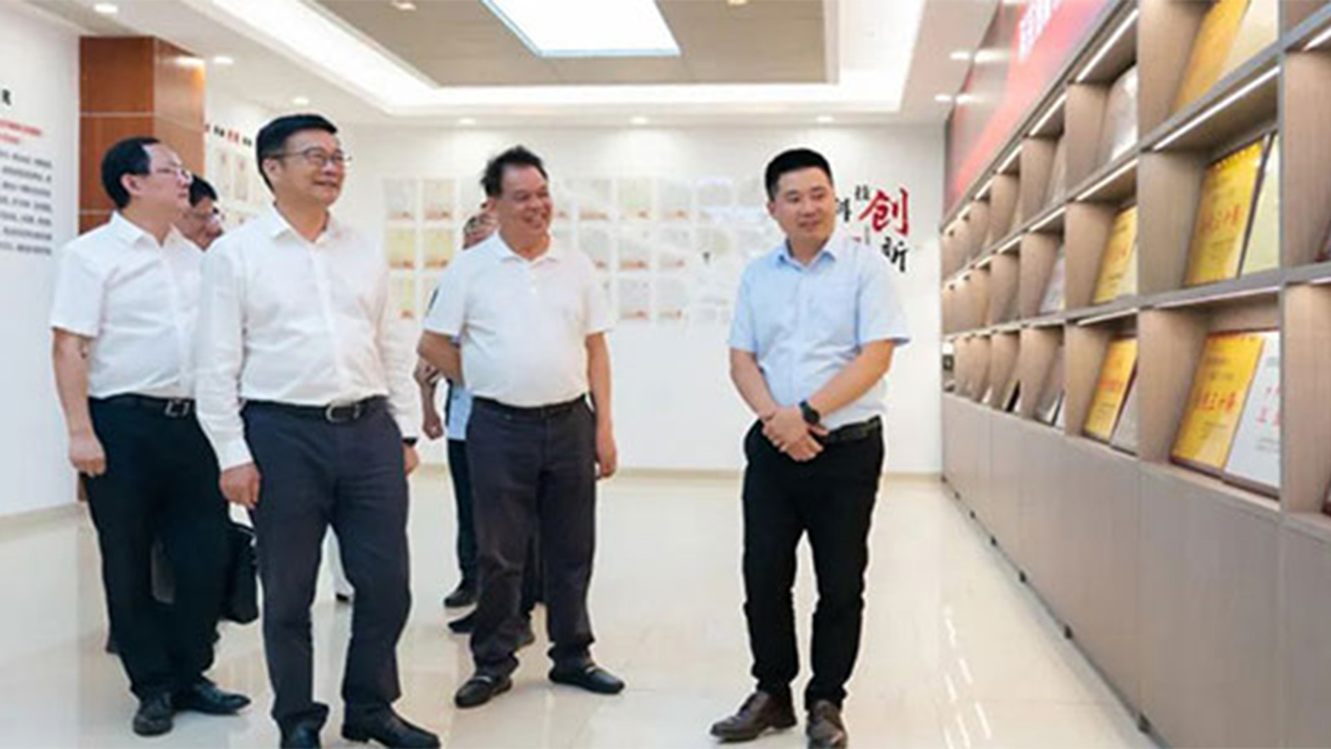 溫州灣新區(qū)黨工委書記、管委會主任周一富走訪浙江石化閥門有限公司